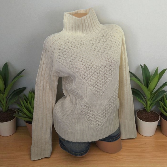 BANANA REPUBLIC Popcorn Stitch Cocoon Turtleneck Sweater Cream Sz M - Picture 1 of 10